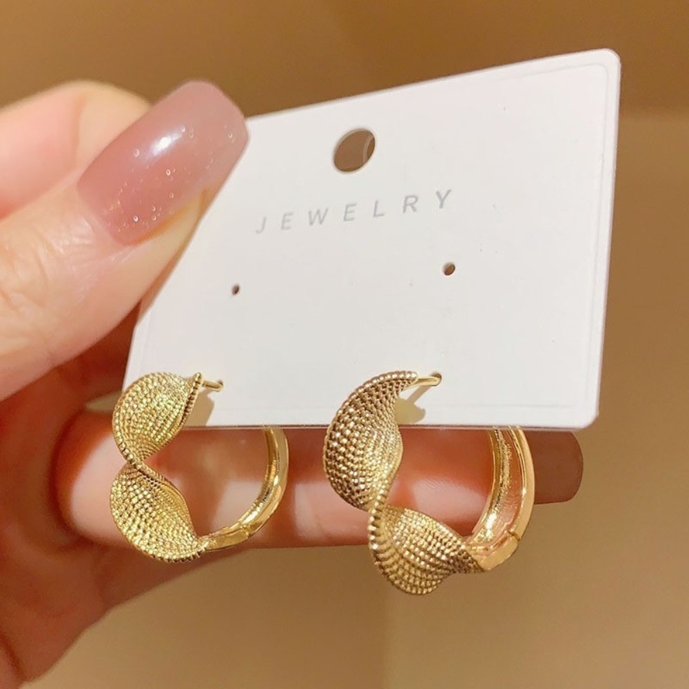 1 Pair of Gold Spiral Clip-On  – Travel Accessories As Gifts recenzja i cena