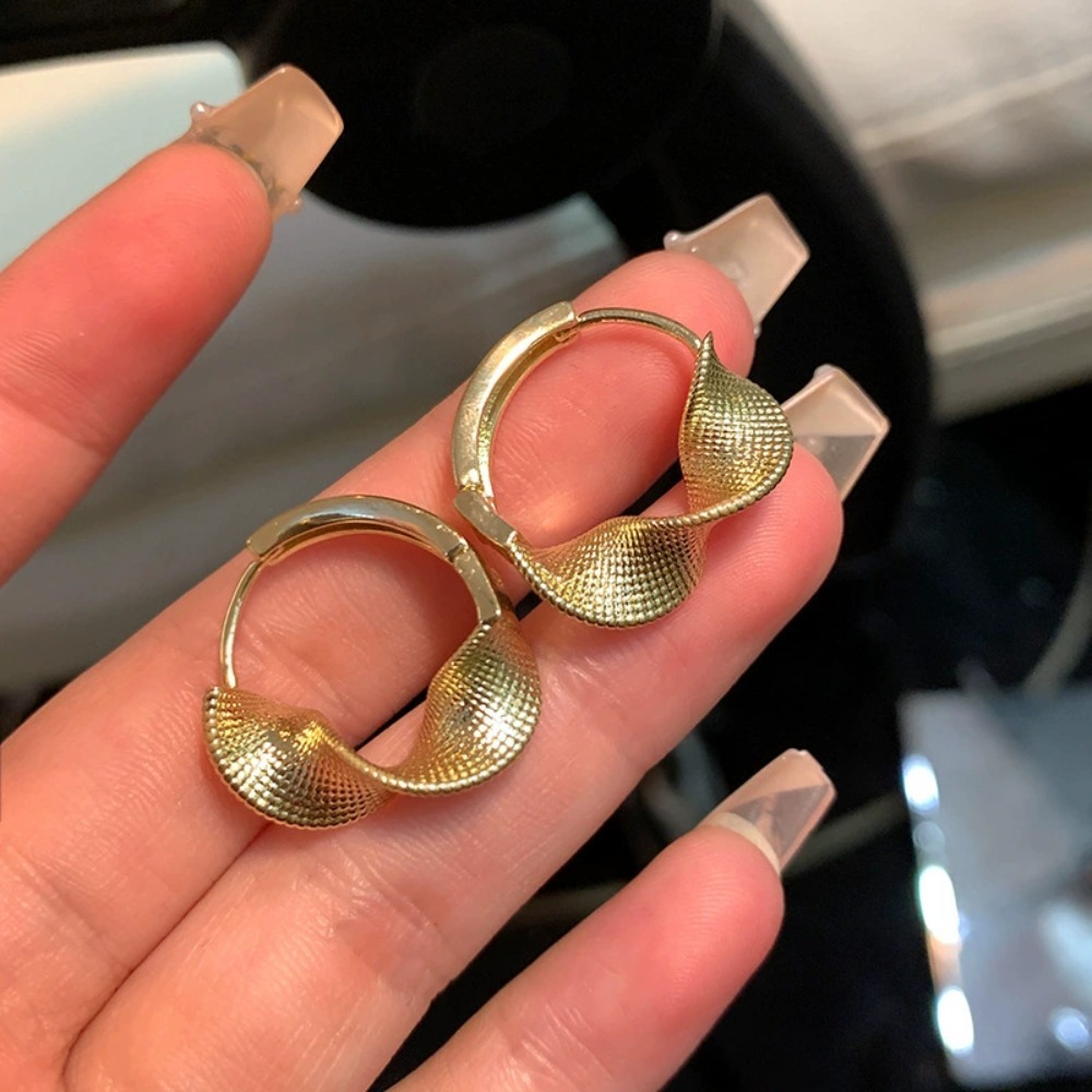 1 Pair of Gold Spiral Clip-On  – Travel Accessories As Gifts recenzja i cena